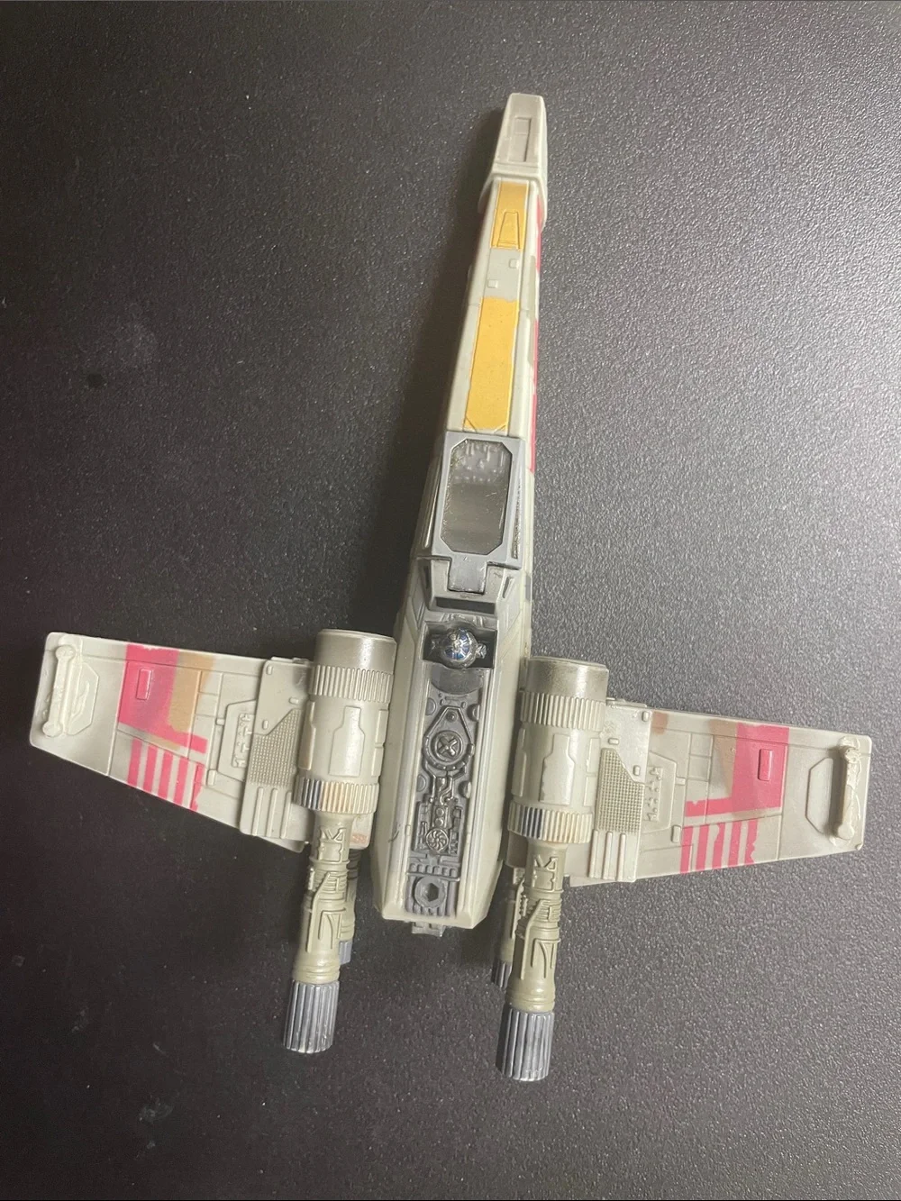 Hasbro 2002 Star Wars Luke Skywalker  X-Wing Fighter Toy with R2D2
